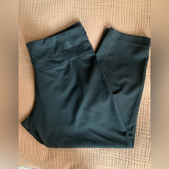 Adidas - 3/4 climalite workout pants - size M - great condition - Picture 6 of 10